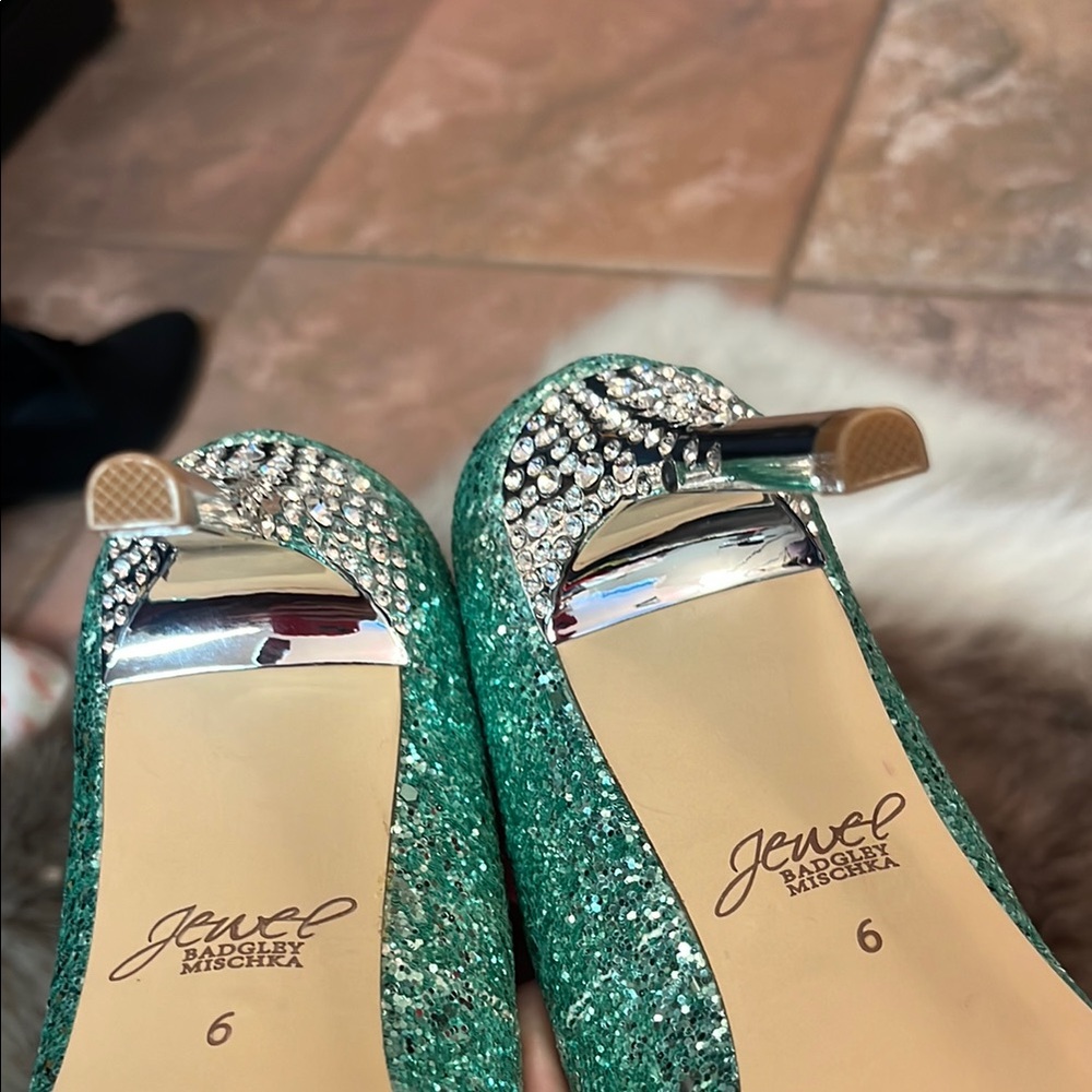 Badgley Mischka Green Glitter Women's Shoes - Picture 7 of 9